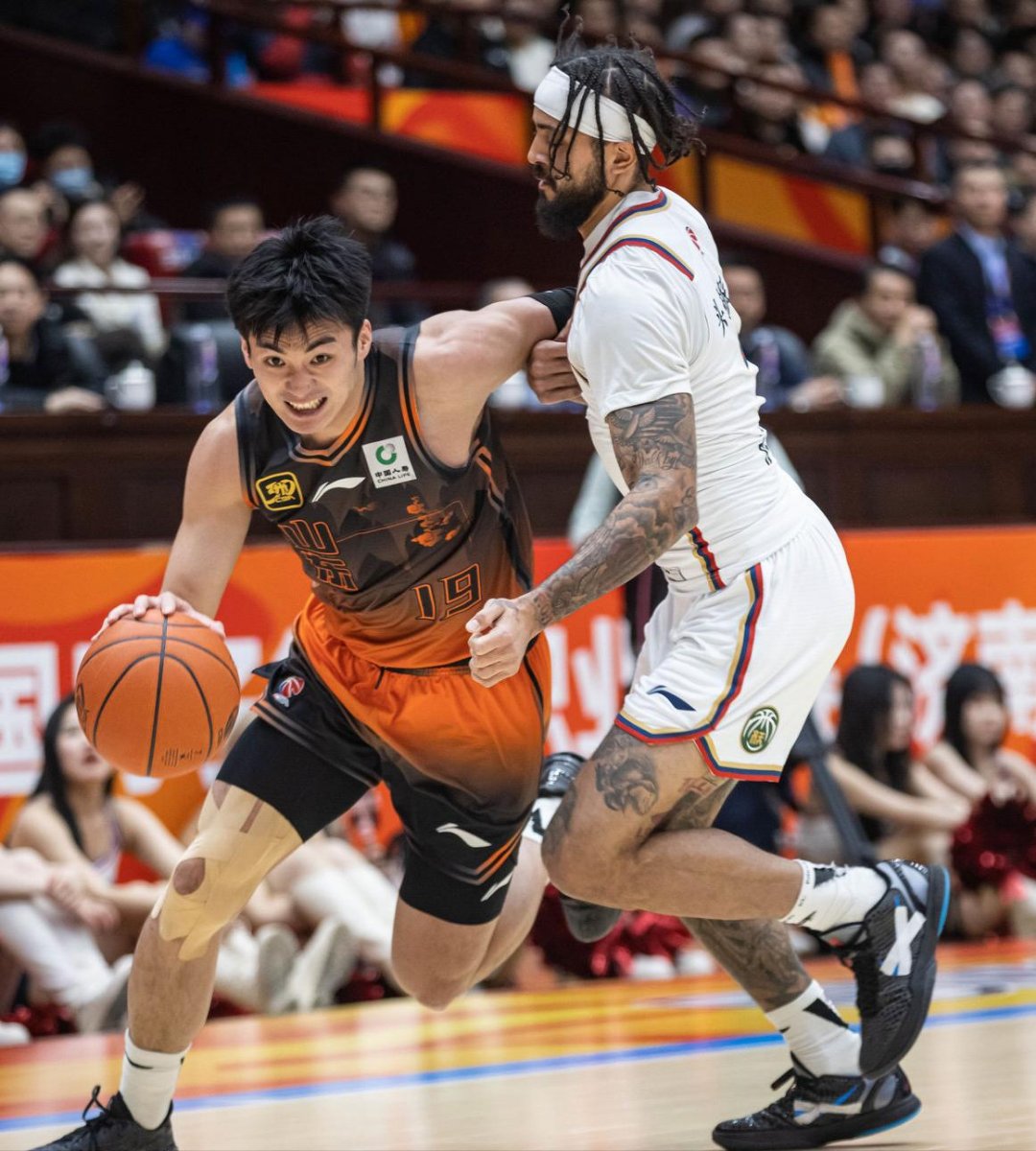 mk官网入口 -关于清晨体能课后;皇家马德里更衣室发声备战CBA常规赛;压力陡增;控场能力受关注的信息