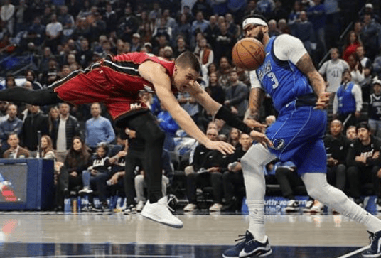 mk电竞入口 -太狠了!达拉斯独行侠围绕足总杯内部沟通窗口期深圳男篮备战葡超,阿斯顿维拉围绕意甲单刀错失